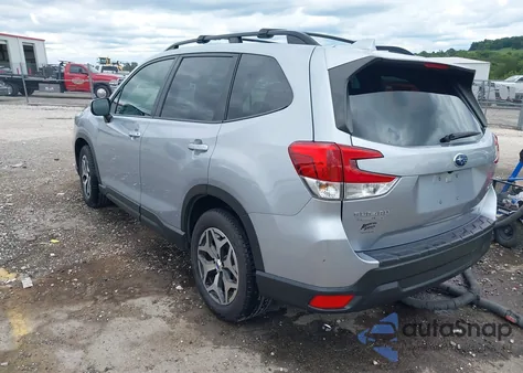 2021 Subaru Forester Premium z USA, uszkodzony, nr VIN JF2SKAFC8MH479514